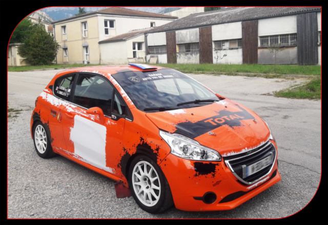 voiture de rallye marquage adhésif